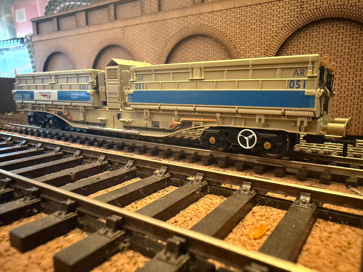Dapol B859B (OO) Thrall Europa, MRA 57T Bogie Hopper, Full Rake, Pack Of Five in Network Rail Blue and Grey 