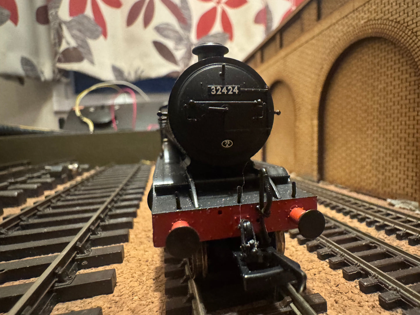 Bachmann 31-921 (OO) EX LBSC / SR H2, No.32424 “Beachy Head” in British Railways Lined Black. (Shed Code 75A, Brighton Depot) DCC Ready 