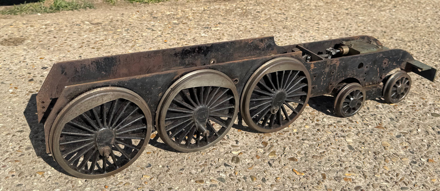 LBSC (3.5 inch) Hielan Lassie / LNER Thompson A2/3. Frames, Axle boxes, Wheels and Central Cylinder. 