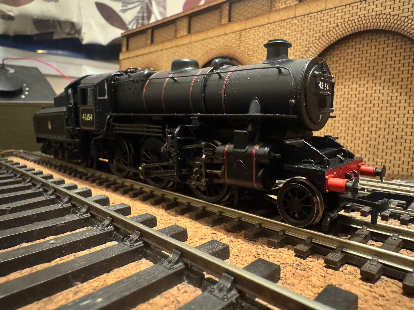 Bachmann 32-586DC (OO) British Railways [LMS] Ivatt 4MT ‘Fargo’ No.43154 with Whittaker Tablet Catcher in BR Lined Black. DCC Fitted. (Shed Code 32G, Melton Constable Depot) 