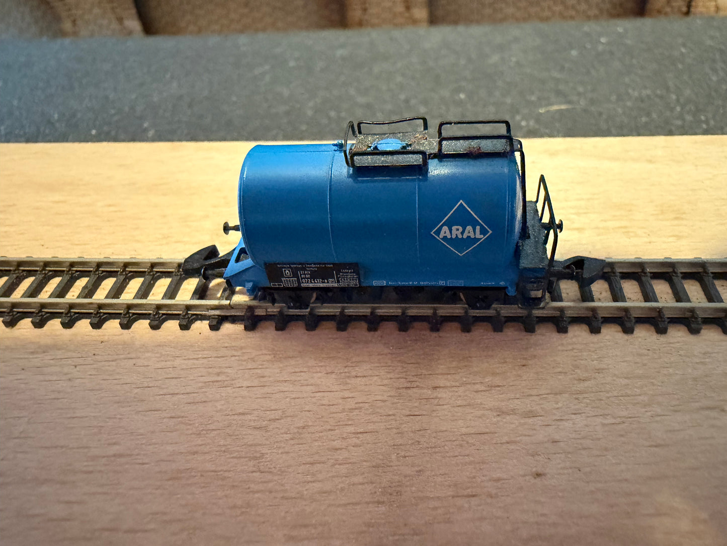 Marklin 8613 (Z) Deutscher bahn, Aral Tank Wagon No.072 6 412-0 