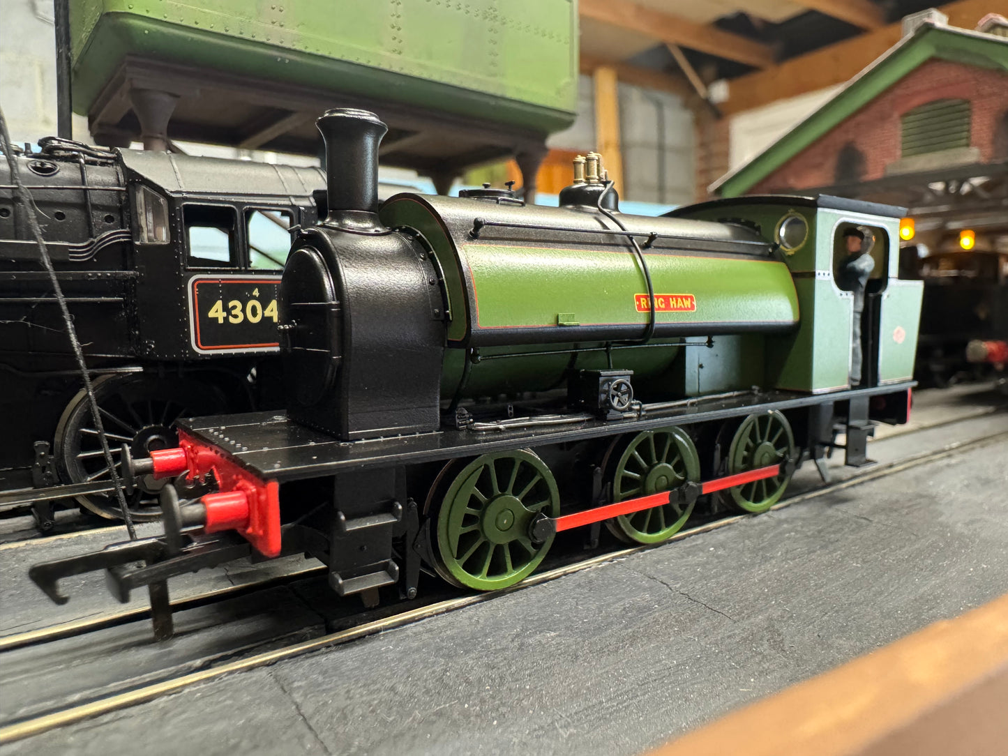 Rapido 903008 (OO) Hunslet 16 Inch No.1982 “Ring haw” in Nassington Quarry Green & Black. DCC Ready. 