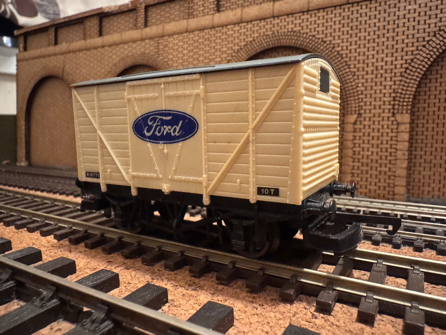 Lima (OO) Ex British Railways Vent Van. No.B16771 in Ford Motor Company Livery