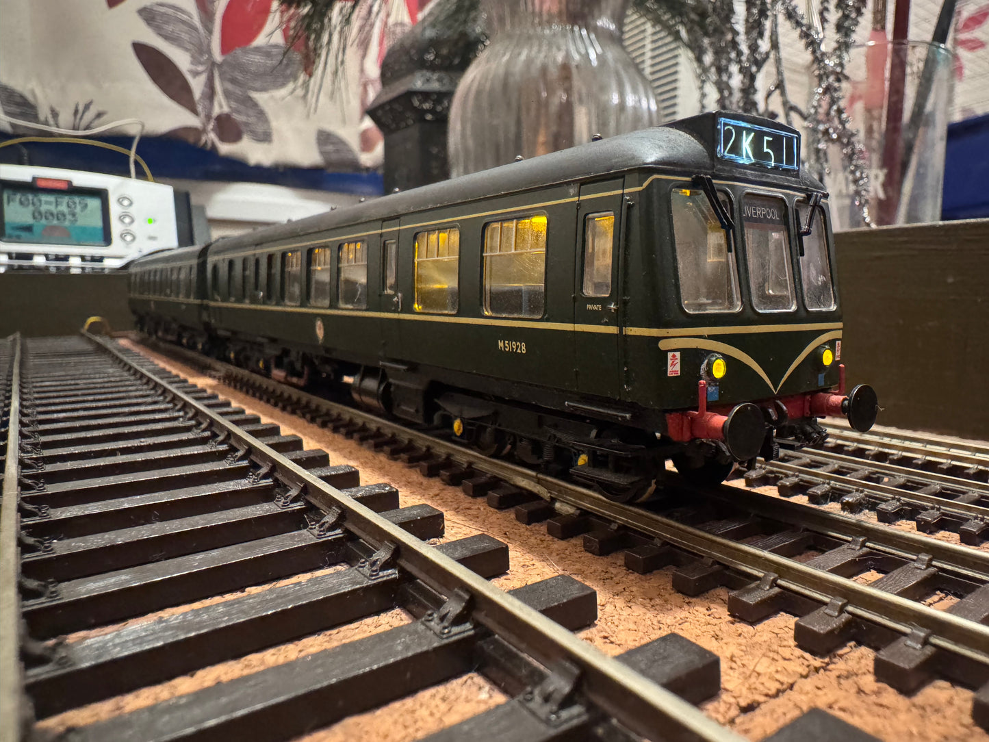 Bachmann 32-900A (OO) British Railways Class 108 DMU Units M52043 & M51928 in BR Green with Speed Whiskers. DCC Sound fitted 