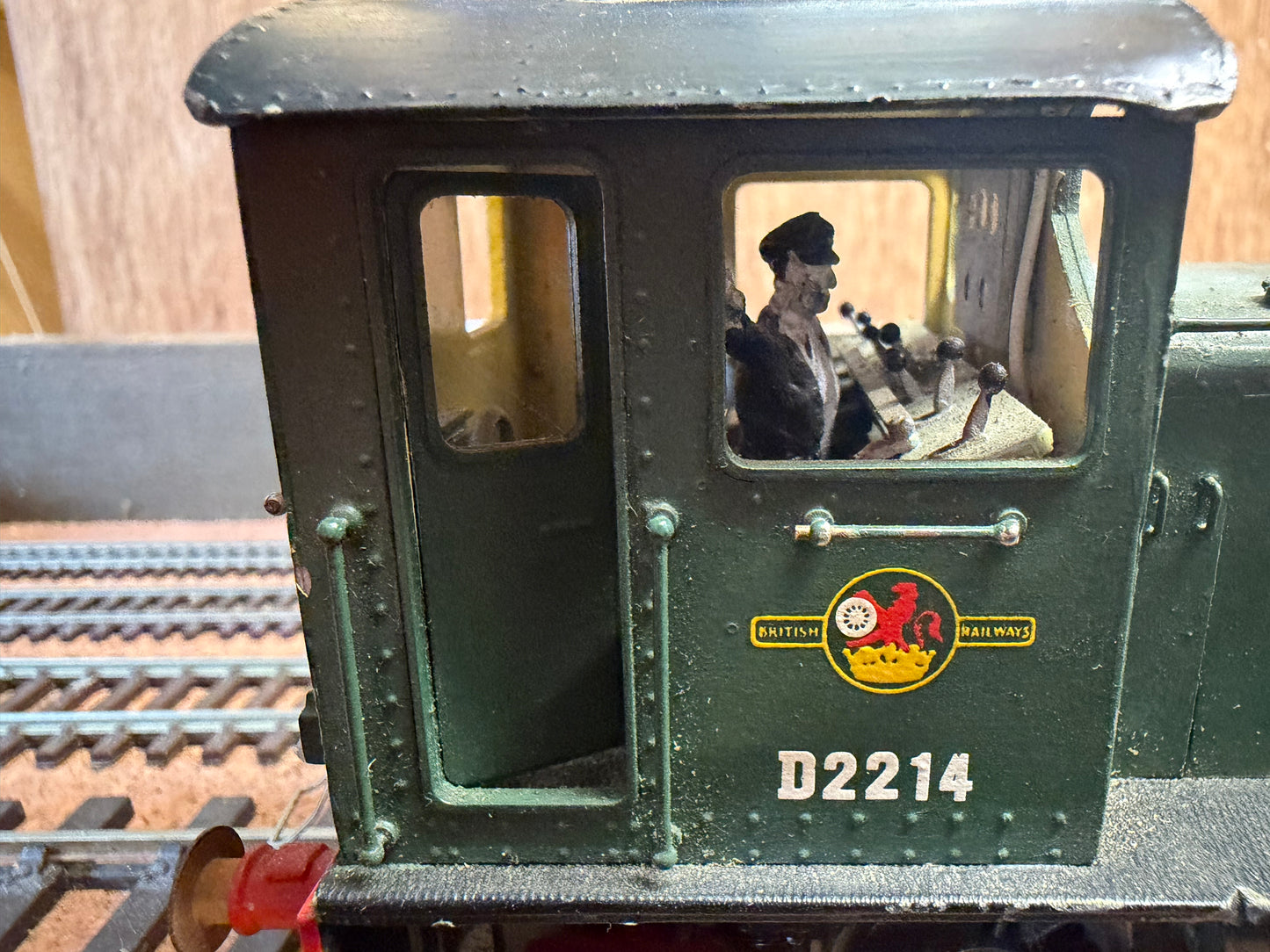 Vulcan Model Engineering VLK1 (O) British Railways, Drewry 204HP Diesel Mechanical [Class 04] D2214 in British Railways Green and Wasp Stripe. 