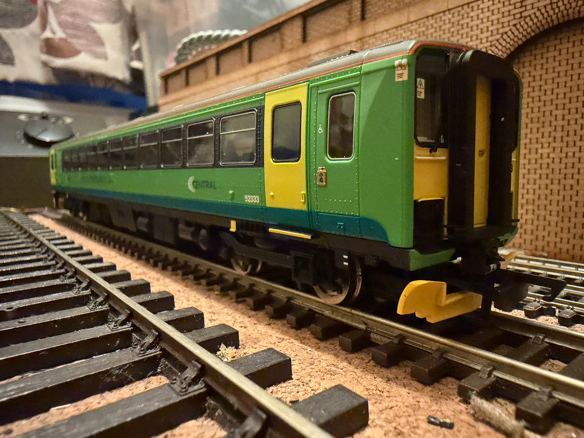 Hornby R2756 (OO) Ex British Rail Class 153 No.153333 in Central Trains Livery. DCC Ready 