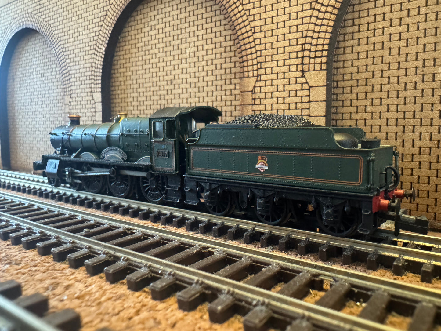 Dapol 2S-019-005 (N Gauge) Ex GWR 68xx ‘Grange’ No.6837 “Forthampton Grange” with 3500 Gallon Tender. (Shed Code 83F, Truro Depot) BR Lined Green. DCC Fitted