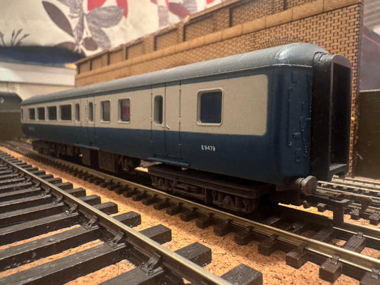 Airfix 54200 (OO) British Rail MK2D Brake Second Open No.E9479 in British Rail Blue Grey 