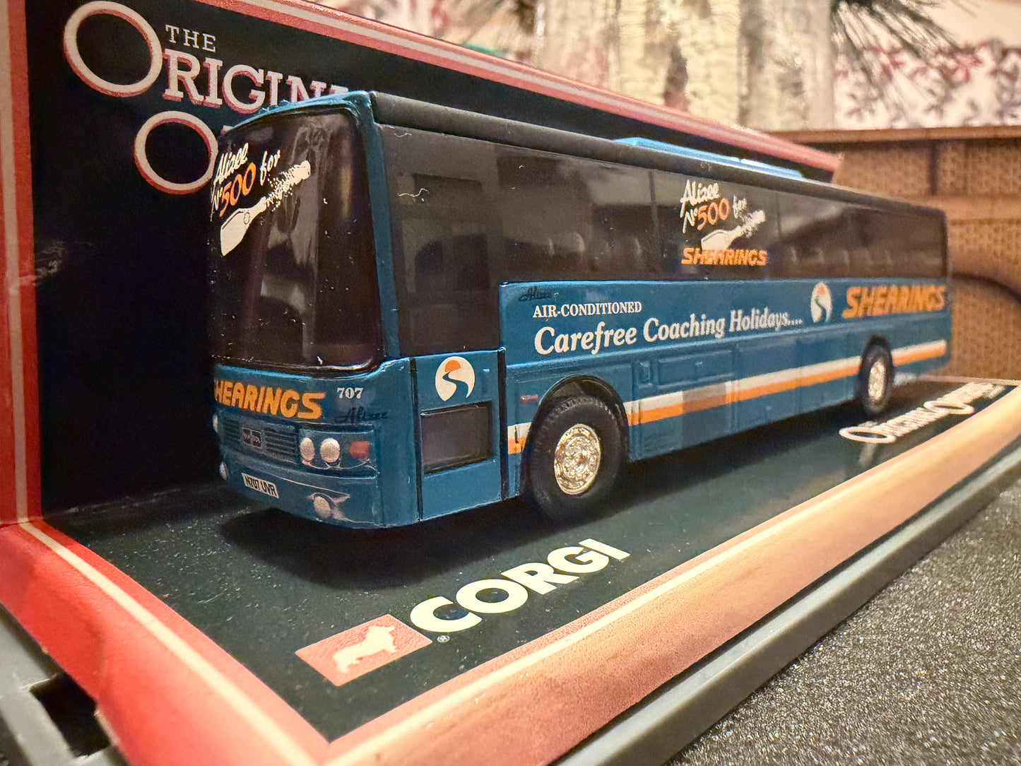 Corgi 42715 (1:76 / OO) Van Hool Alizee in Shearings 500th Livery. Fleet Number 707, Registered Number N707UVR. Limited Edition No.4982 of 11900 