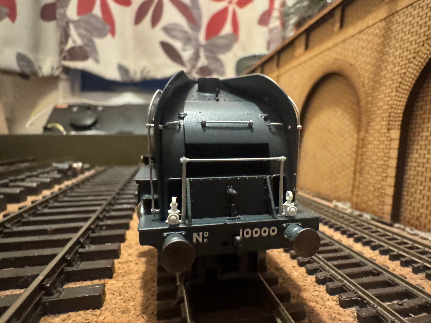 Hornby R3840 (OO) London North Eastern Railway W1 No.10000 ‘Hush Hush’ in LNER Experimental Dark Grey. DCC Ready 