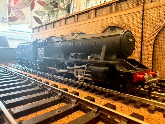Wrenn R2225 (OO) London Midland & Scottish Railway ‘Stanier’ 8F No.8024 in LMS Unlined Black.