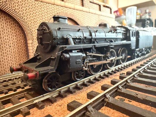 Bachmann 31-105 (OO) British Railways Standard Class 4MT 4-6-0 No.75020 with double chimney and BR1B Tender in Heavily Weathered BR Lined Black 