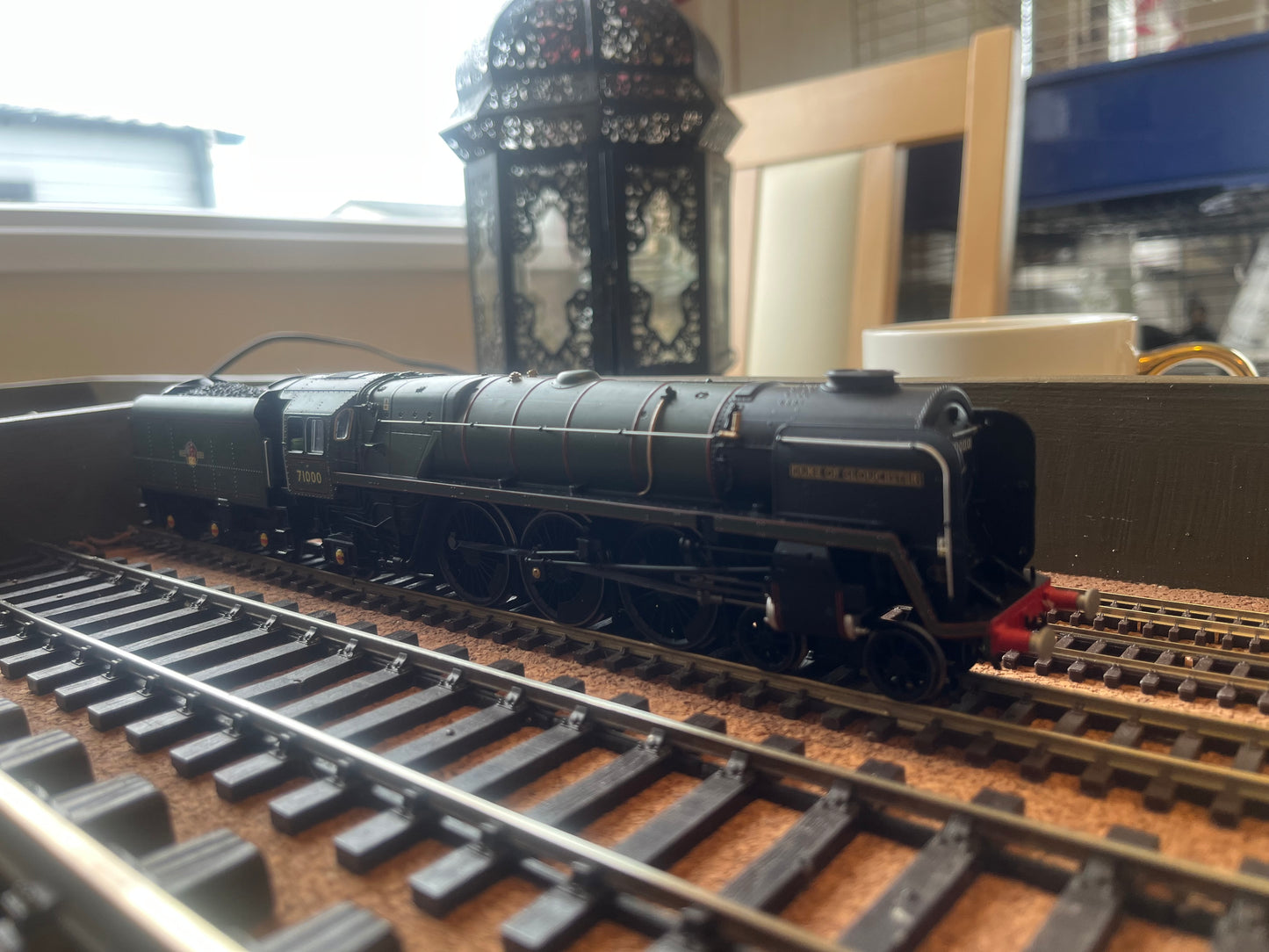 Hornby (OO) British Railways 8P No.71000 “Duke of Gloucester” in Lined BR Green. (Shed Code 5A Crewe North Depot). DCC Sound Fitted