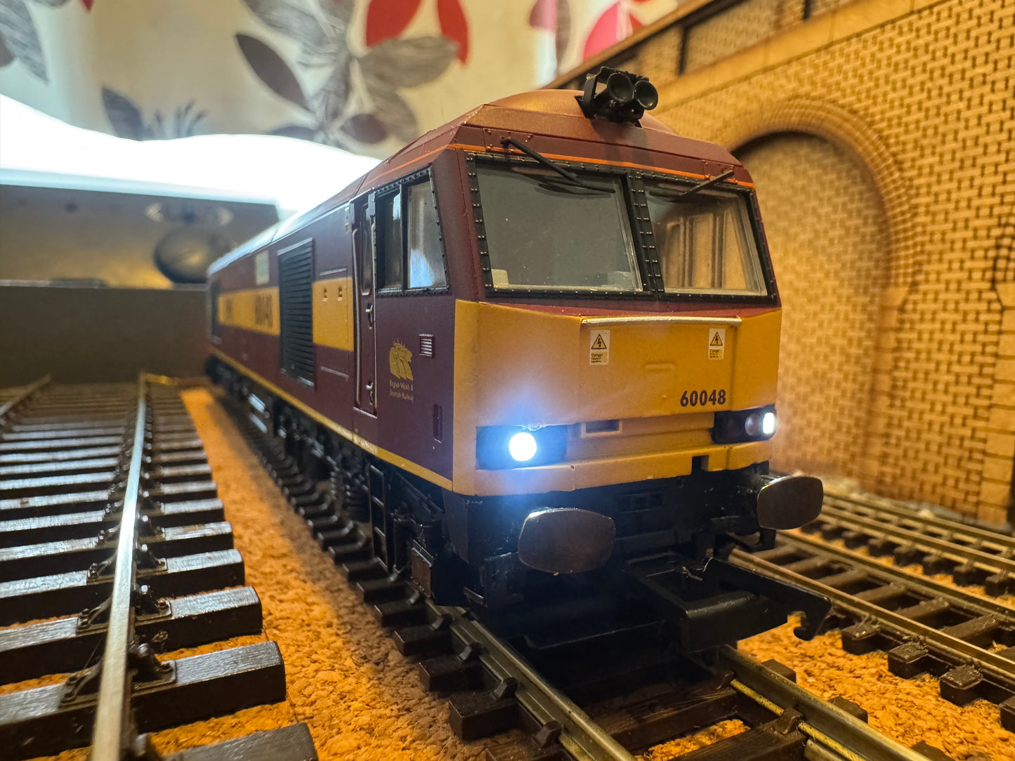 Hornby R2780XS (OO) Ex BR Class 60 No.60048 “Eastern” in EWS livery. DCC Sound Fitted 