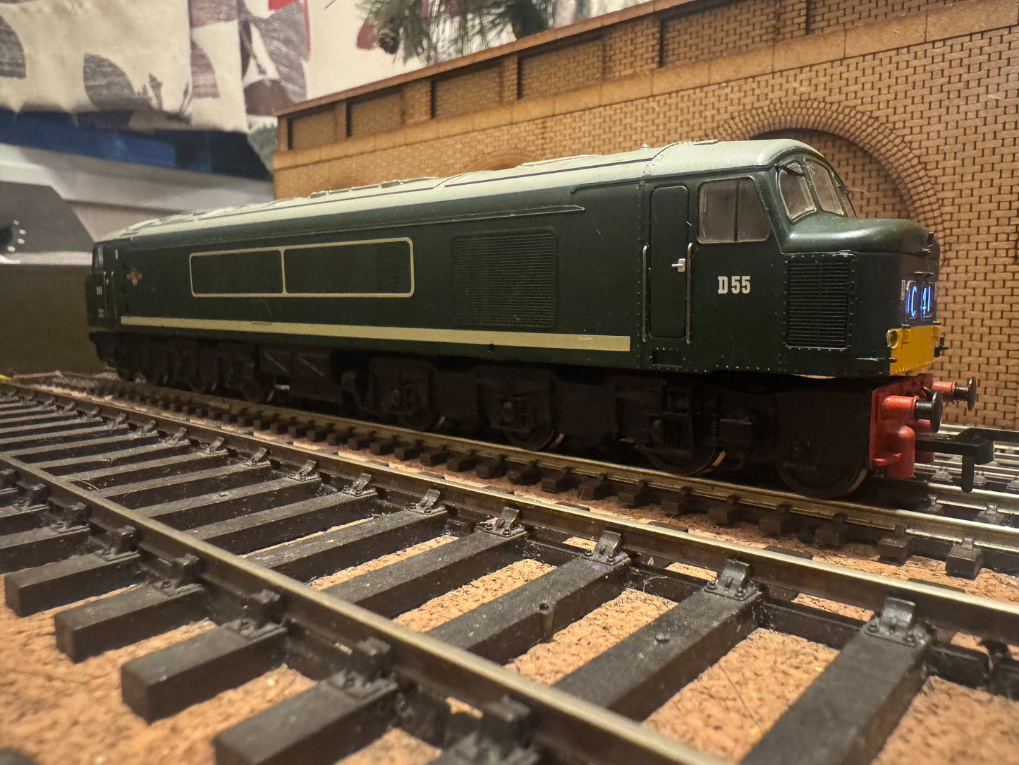 Bachmann 32-678DS (OO) British Railways Sulzer Type 4 [Class 45] ‘Peak’ No.D55 in BR Green and small yellow ends. DCC Sound Ready 