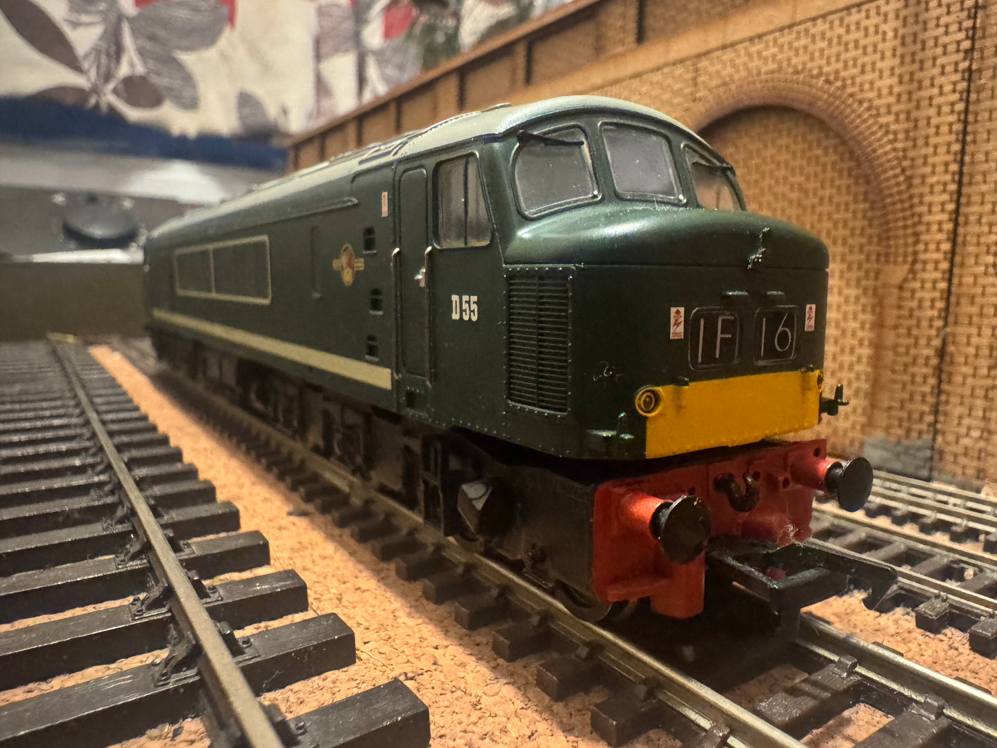 Bachmann 32-678DS (OO) British Railways Sulzer Type 4 [Class 45] ‘Peak’ No.D55 in BR Green and small yellow ends. DCC Sound Ready 