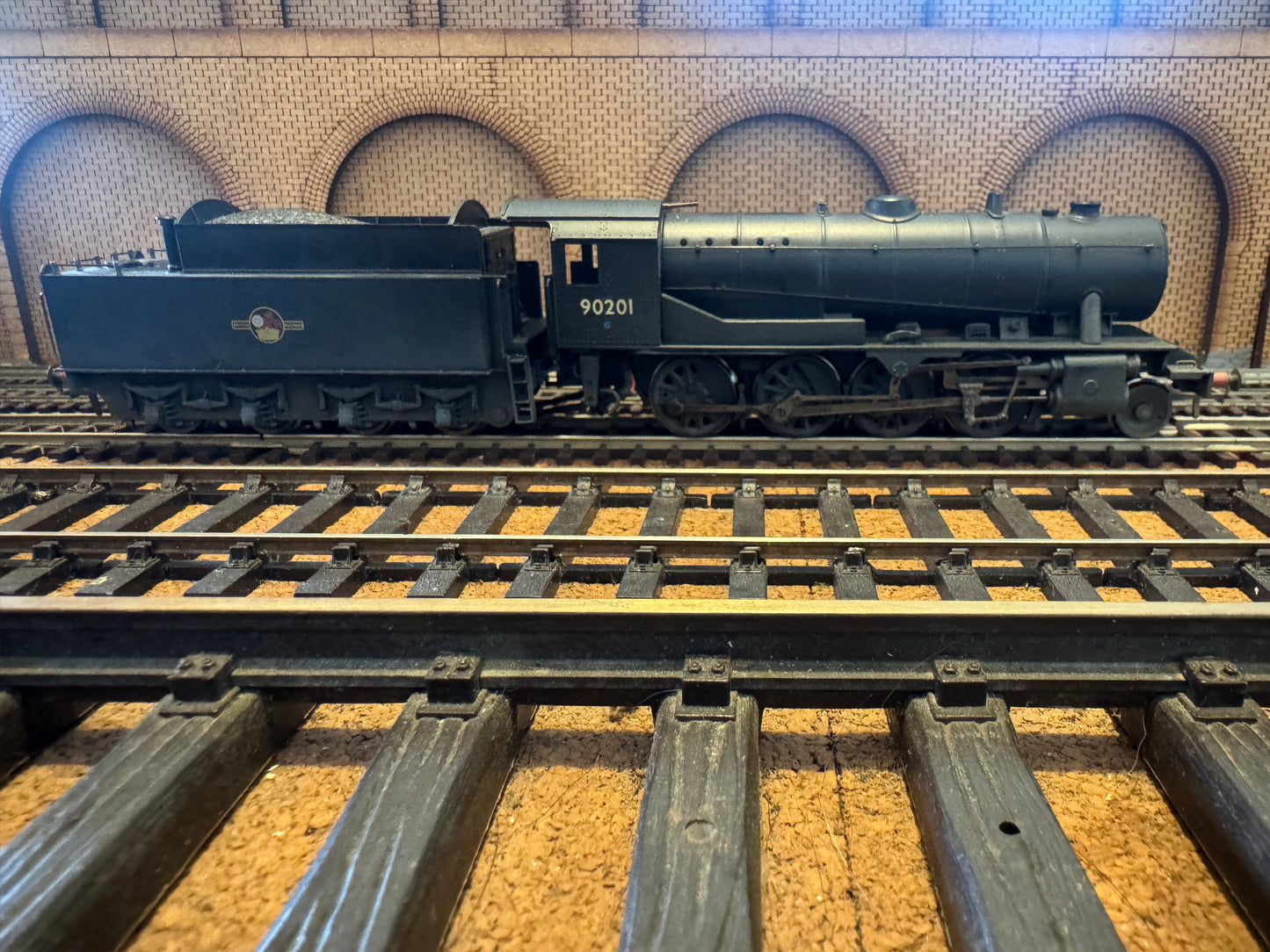 Bachmann 32-252 (OO) Ex WD, Austerity 2-8-0 No.90201 with British Railways Western Region Modifications in Weathered BR Black. (Shed Code 86C, Cardiff Canton Depot) DCC Fitted 