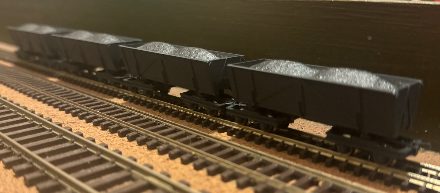 Roco (HOe / OO9), 8 Wheel Bogie Hopper Wagons With Coal Load, Bundle.