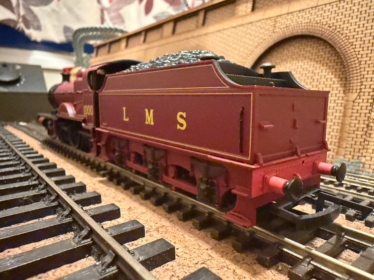 Hornby Railroad R3063 (OO) Ex MR 1000 Class ‘Midland Compound’ No.1000 in London Midland & Scottish Crimson Lake. DCC Ready