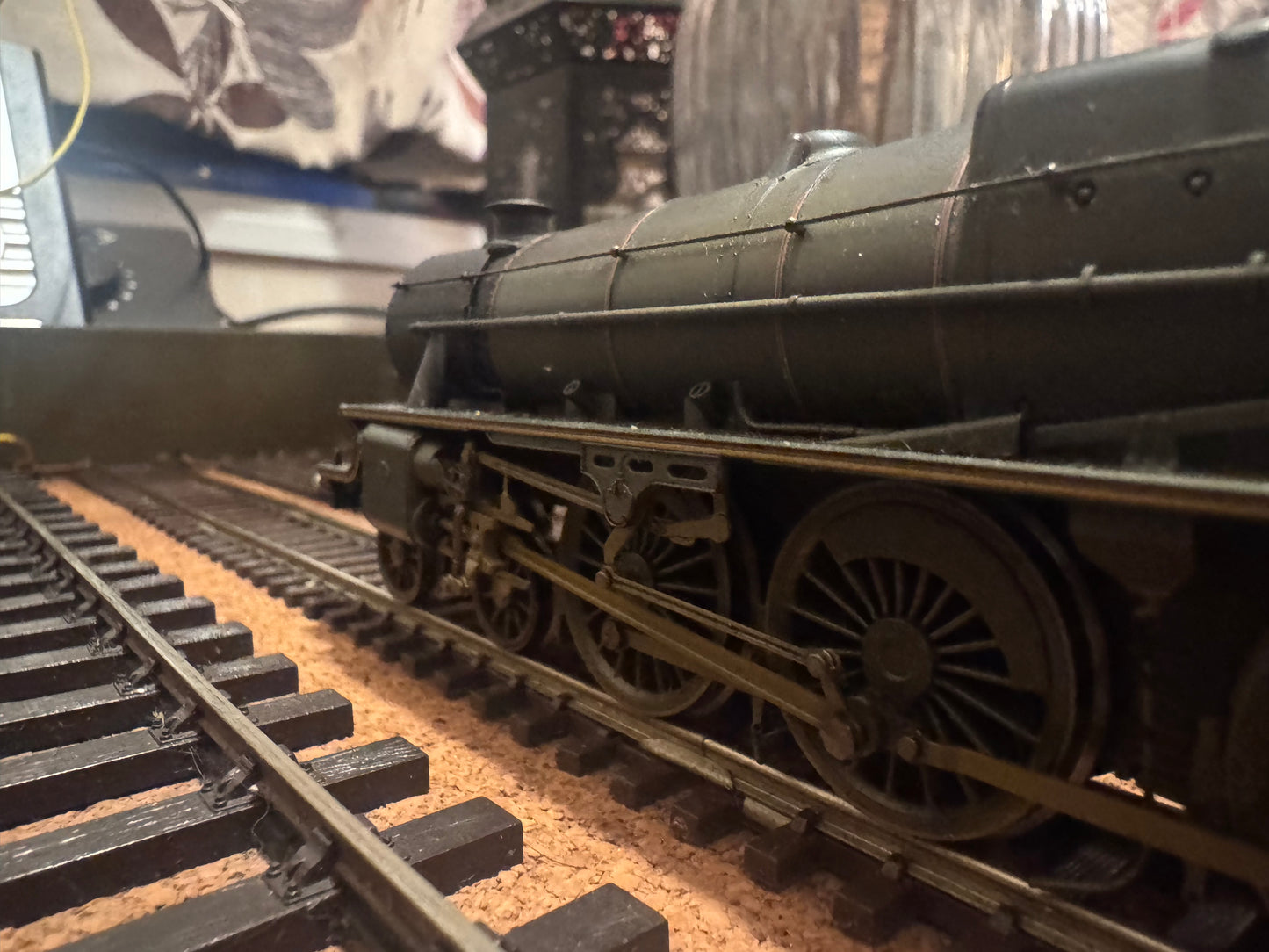 Hornby R2995XS (OO) EX LMS Class 5MT ‘Black Five’ (No Number) in Weathered BR Black. DCC Sound Fitted 