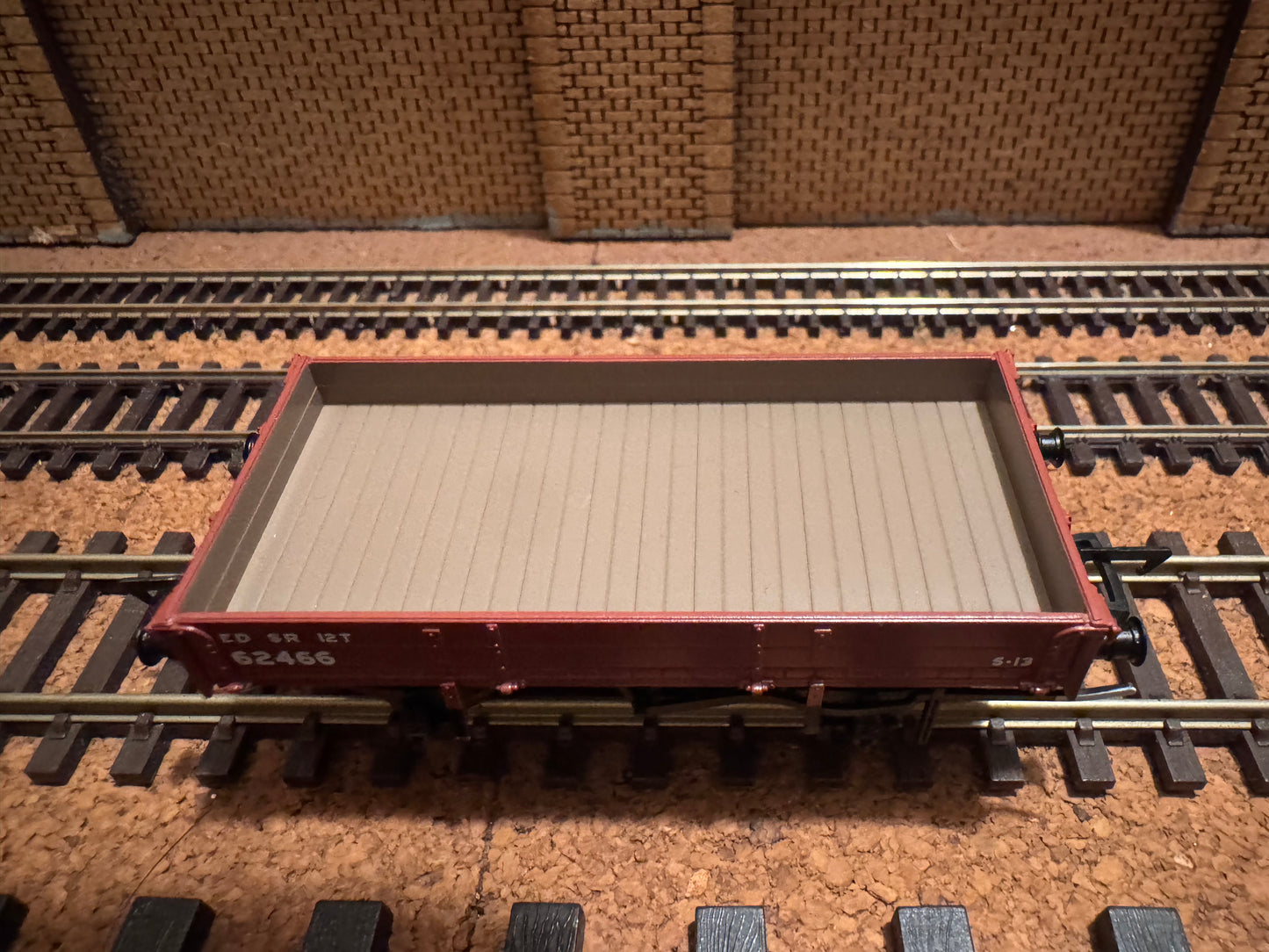 Rapido 928007 (OO) Ex SECR Two Plank Open Ballast Wagon No.62466 in Southern Railway post 1936 Red Oxide. 