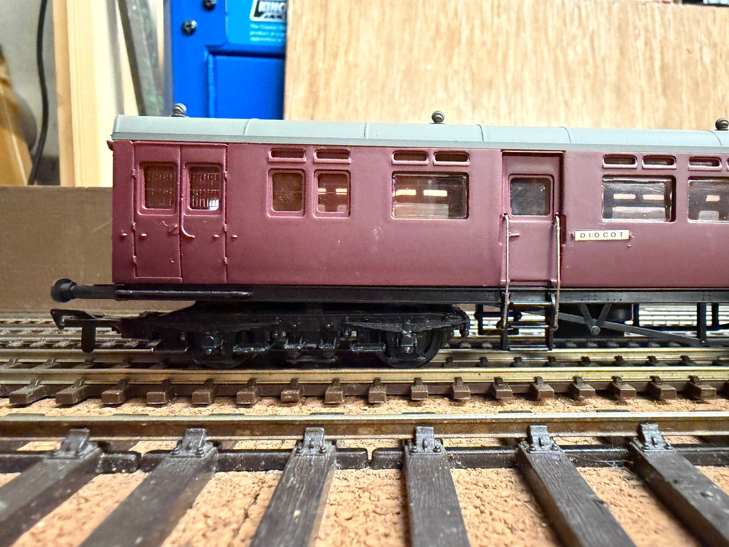 Airfix GMR 54256 (OO) Ex GWR Auto Coach No.W187W in unlined British Railways Maroon. 