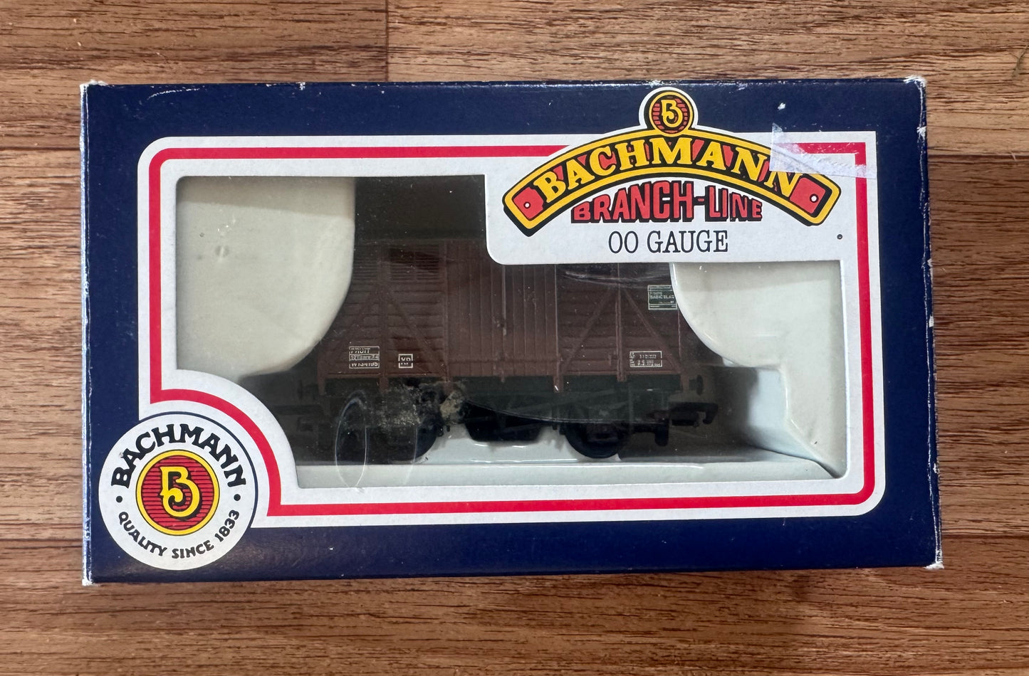 Bachmann 32-201 (OO) British Railways Western Region, Ventilated Fruit Van W.134195 in BR Bauxite.