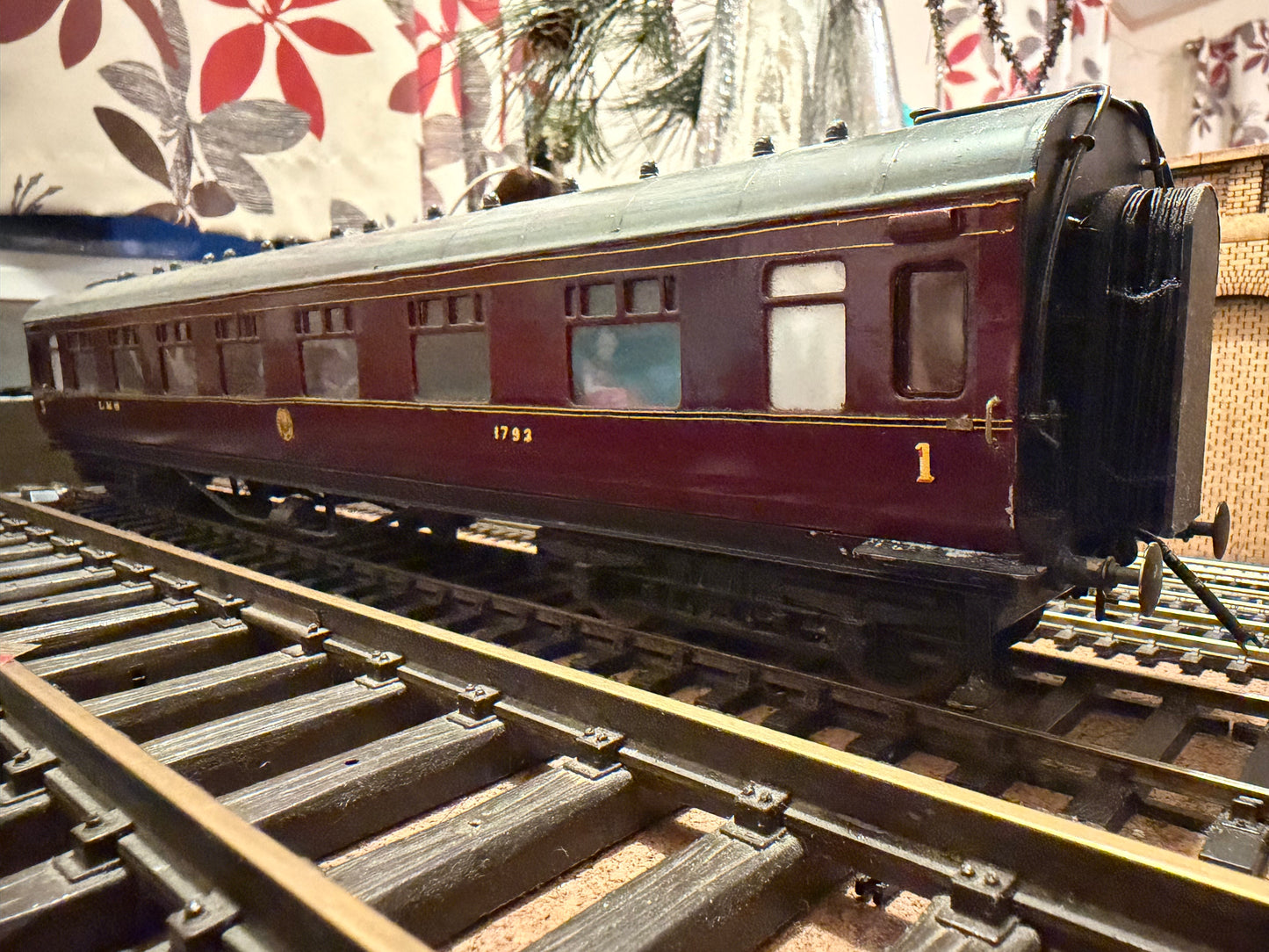Exley (O) London Midland & Scottish Railway ‘Stanier’ Corridor Composite No.1793 in LMS Crimson 