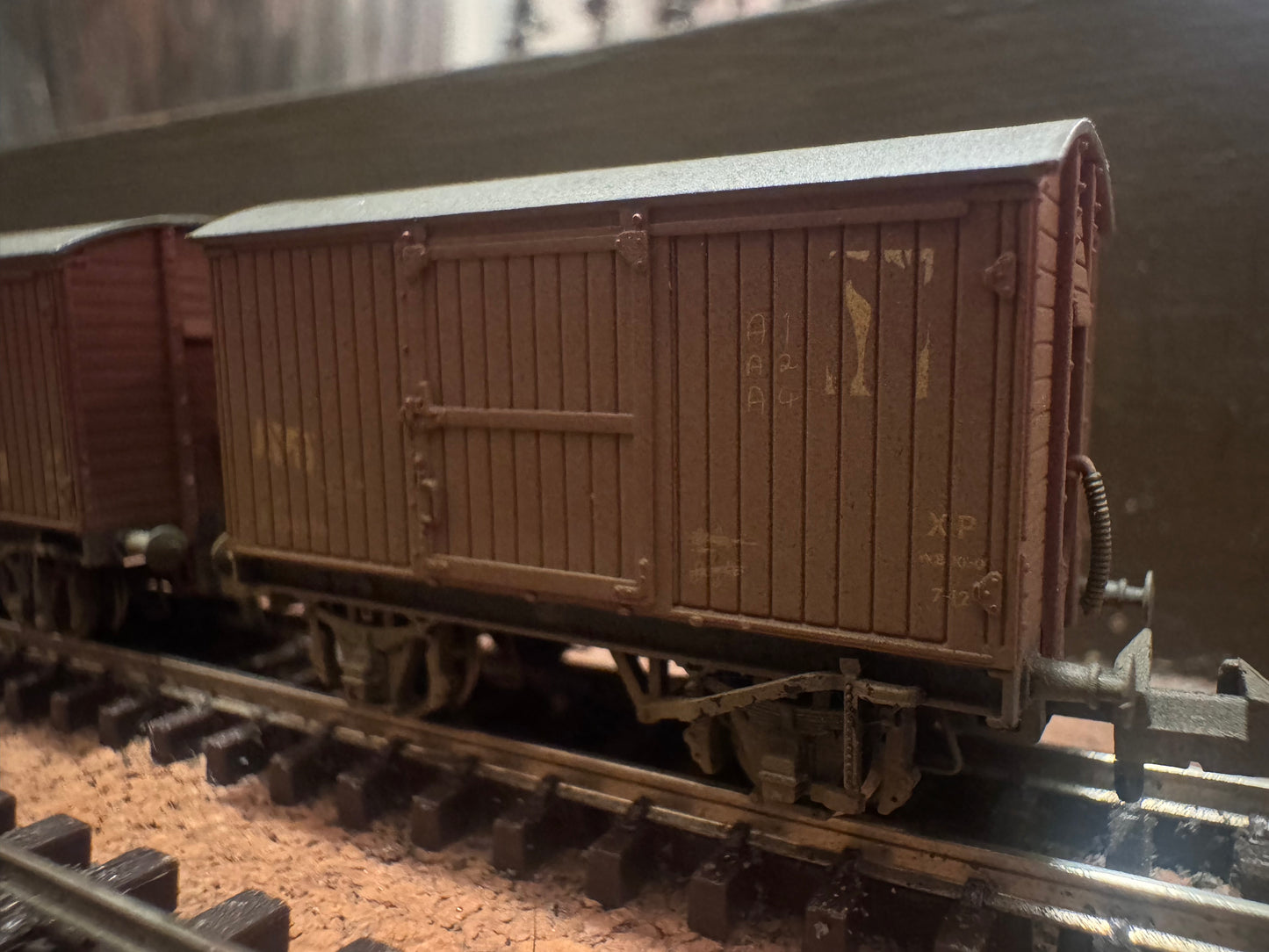 Graham Farish 377-990 (N Gauge) Ex LNER 12T ventilated vans in weathered and graffitied British Railways Bauxite. Pack of 3. 