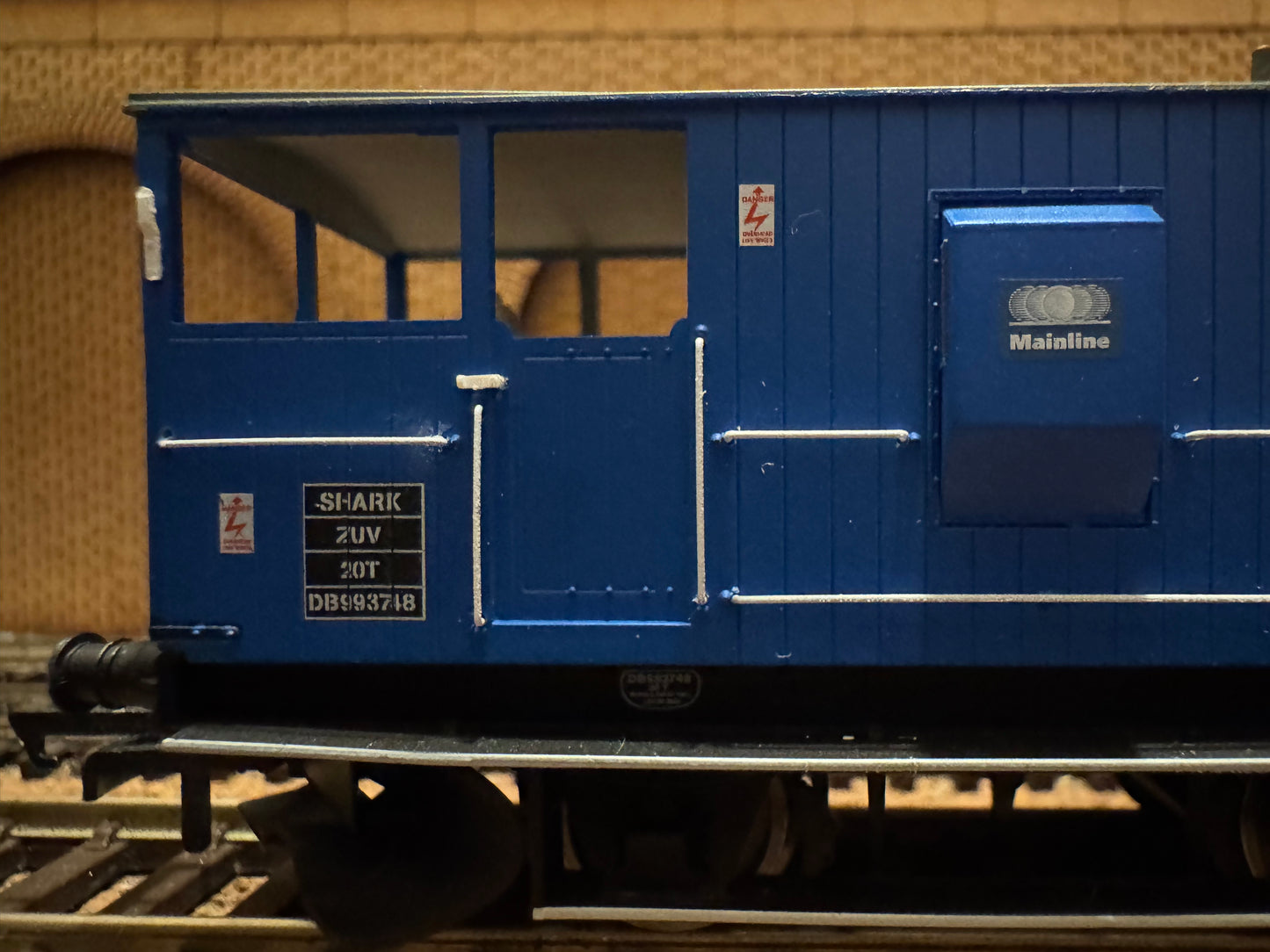 Hornby R6711 Ex BR, ‘Shark’ Ballast Plough Brake Van No.DB993748 in Mainline Freight Livery