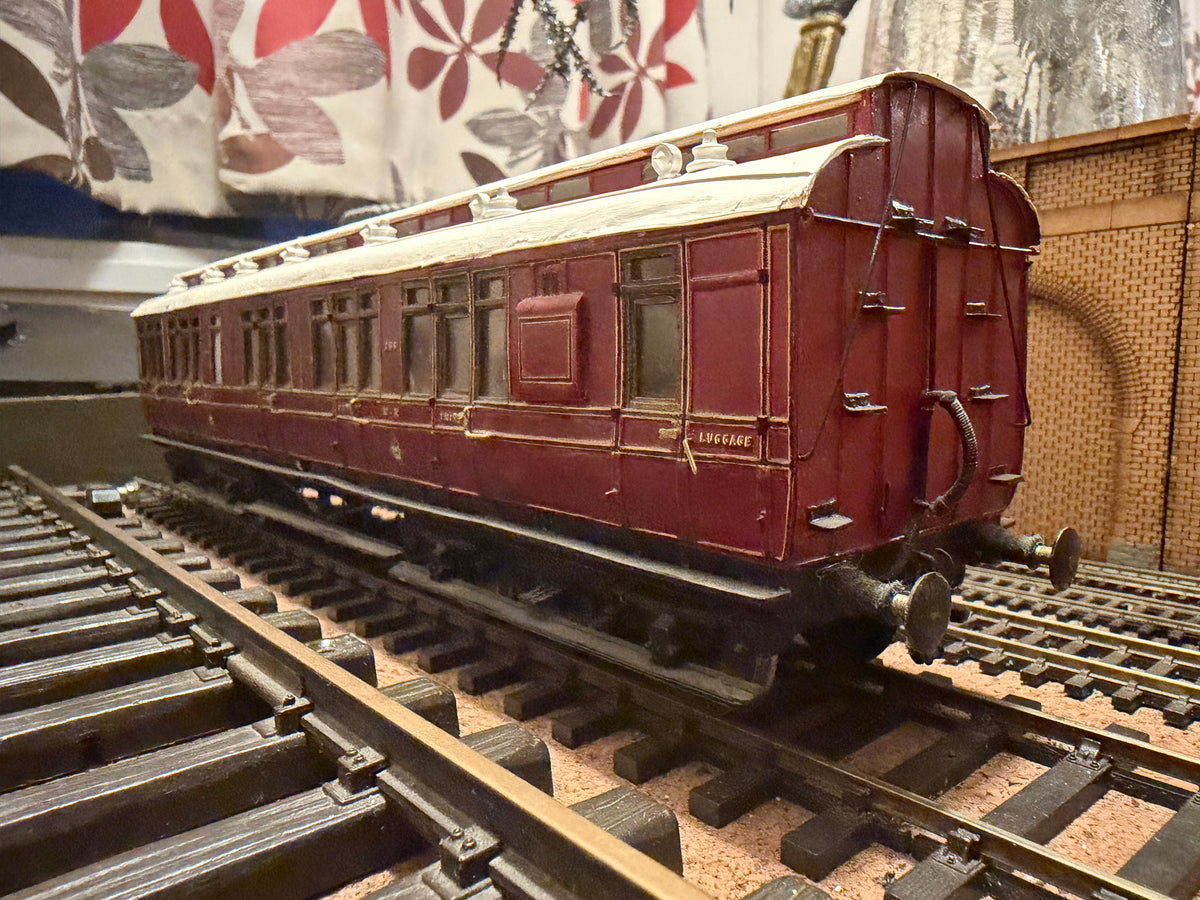 Slaters (O Gauge) Midland Railway Clerestory Lavatory Brake Composite No.266 in Midland Railway Crimson Lake 