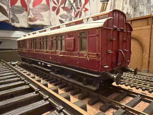 Slaters (O Gauge) Midland Railway Clerestory Lavatory Brake Composite No.266 in Midland Railway Crimson Lake 
