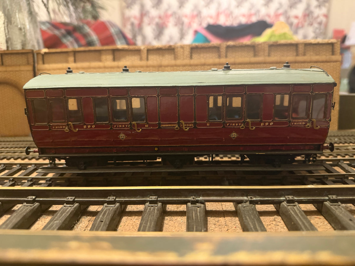 Unknown Manufacturer (O Gauge) Midland Railway Six Wheel Compartment Composite Coach No.890 in Midland Railway lined Crimson Lake. 