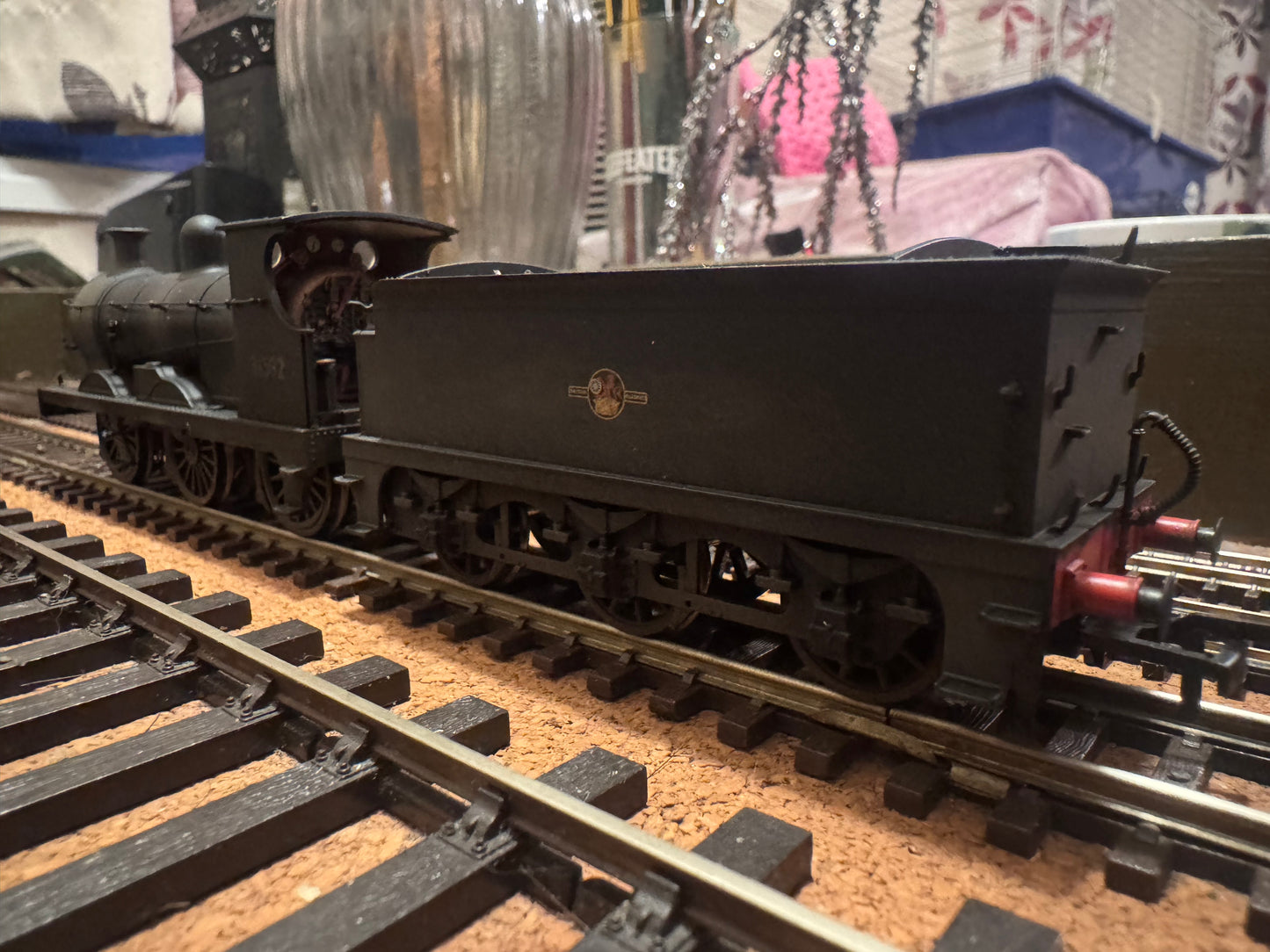Bachmann 31-461 (OO) Ex SECR / SR C Class No.31592 in Heavily Weathered British Railways Unlined Black. DDC Ready 