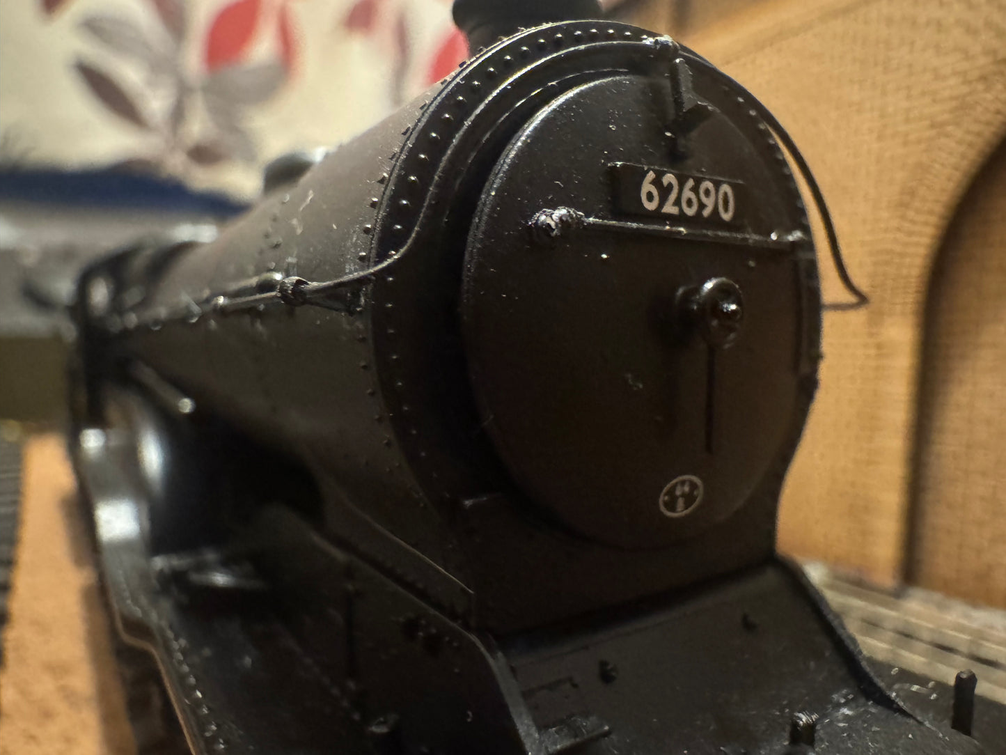 Bachmann 31-135 (OO) Ex LNER D11/2 ‘Scottish Director’ No.62690 “Lady Of The Lake” in British Railways Lined Black. (Shed Code 64B, St Rollox Depot) DCC Ready 