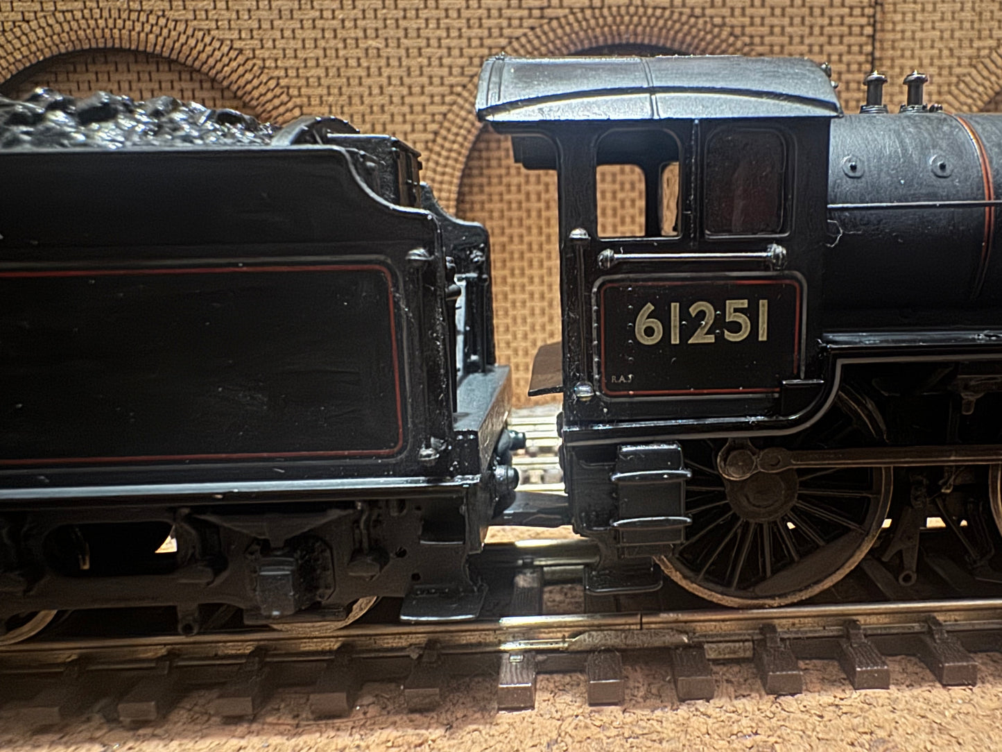 Bachmann 31-710 (OO) Ex LNER ‘Thompson’ B1 No.61251 “Oliver Bury” in Weathered British Railways Black. (Shed Code 34D, Hitchin Depot) 
