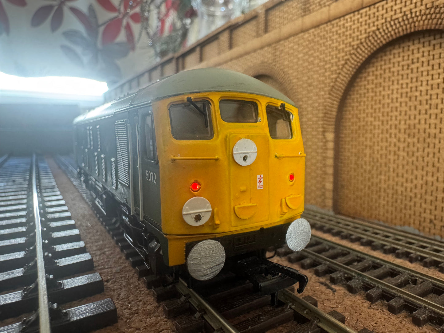 Bachmann 32-427 (OO) British Railways, Class 24/0 No.24072 in BR Two Tone Green and Full Yellow end, with TOPS transitional numbers. DCC Fitted 