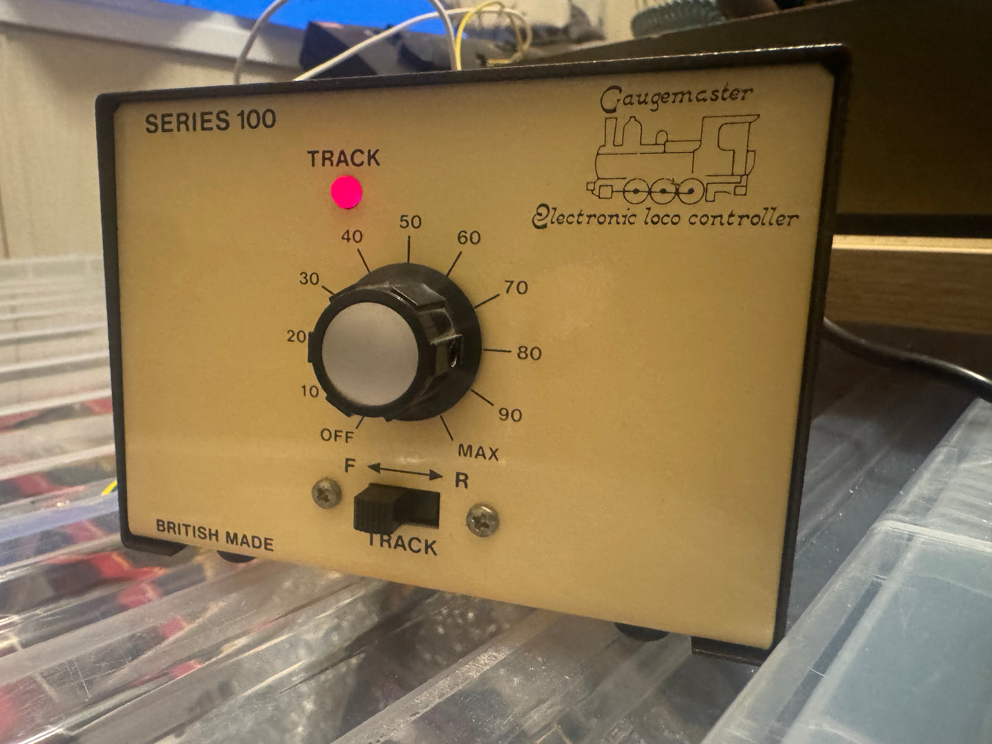 Gaugemaster 100M (N to O) Series 100M 12V DC Controller and Transformer. 