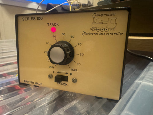 Gaugemaster 100M (N to O) Series 100M 12V DC Controller and Transformer. 
