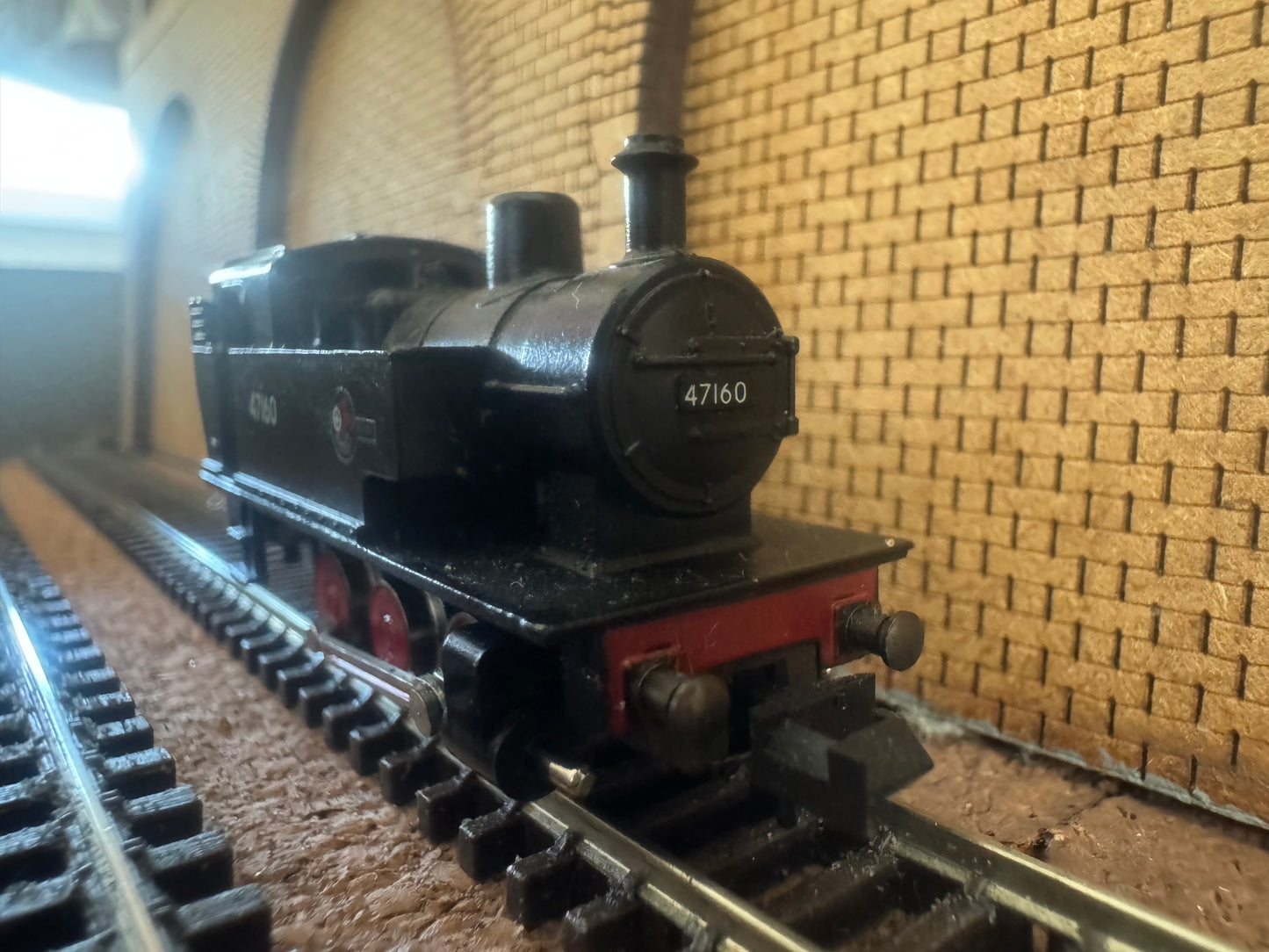 Minitrix 12052Mini (N Gauge) Ex LMS ‘Fowler’ 2F Dock Tank No.47160 in British Railways Black. 