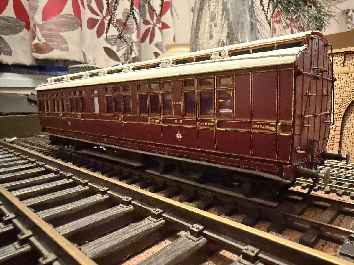 Midland Carriage Works J114 (O Gauge) Midland Railway, 47ft Bogie Clerestory, Lavatory Third No.345 in MR Crimson Lake 