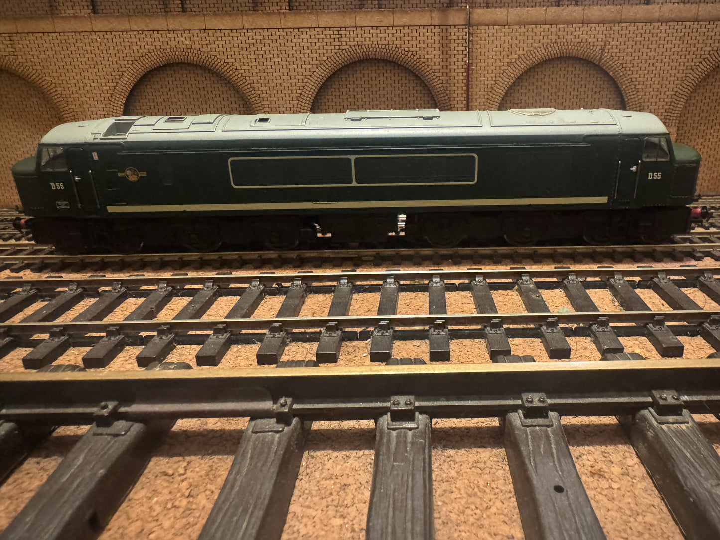 Bachmann 32-678DS (OO) British Railways Sulzer Type 4 [Class 45] ‘Peak’ No.D55 in BR Green and small yellow ends. DCC Sound Ready 