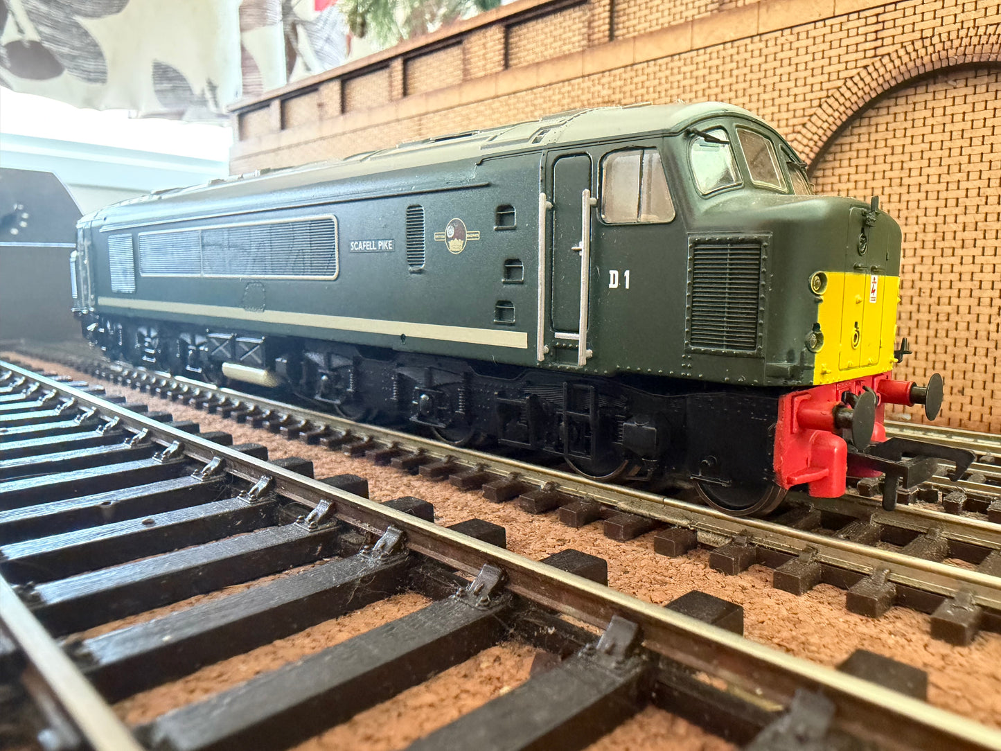 Bachmann 32-650 (OO) British Railways, Sulzer Type 4 [Class 44] No.D1 “Scafell Pike” in British Railways Green and small yellow ends. 
