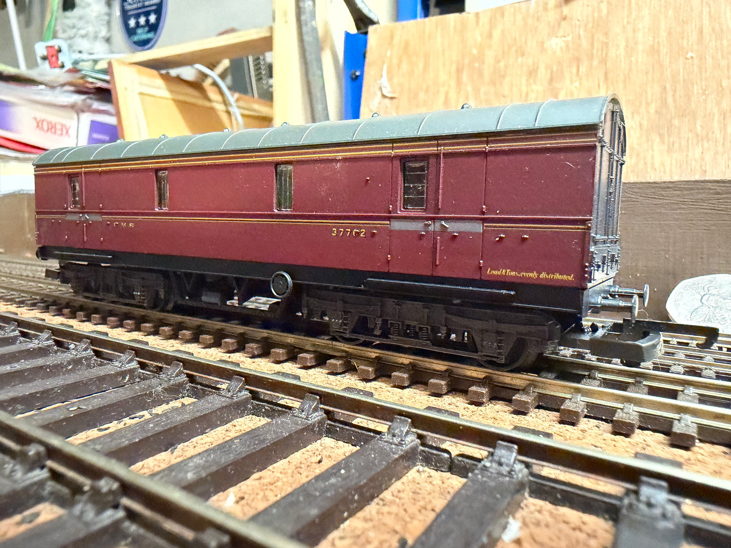 Lima 305358W (OO) London Midland & Scottish Railway Bogie Van No.37762 in LMS Crimson 