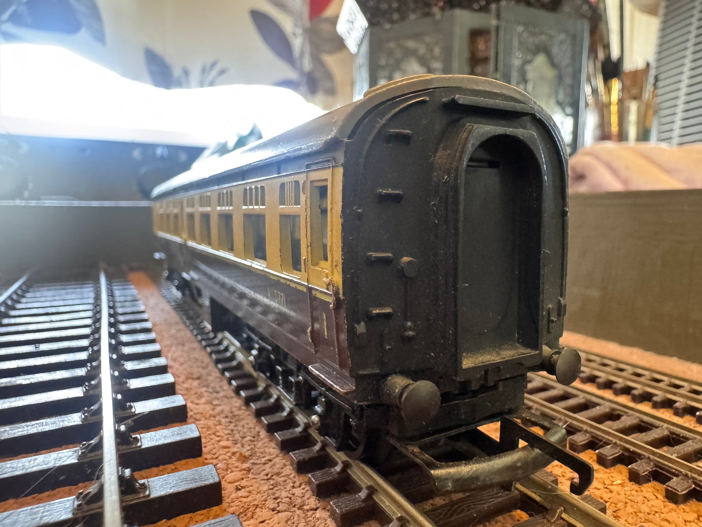 Tri-ang R330A (OO/HO) British Railways MK1 Composite No.W15771 in BR Western Region Chocolate and Cream