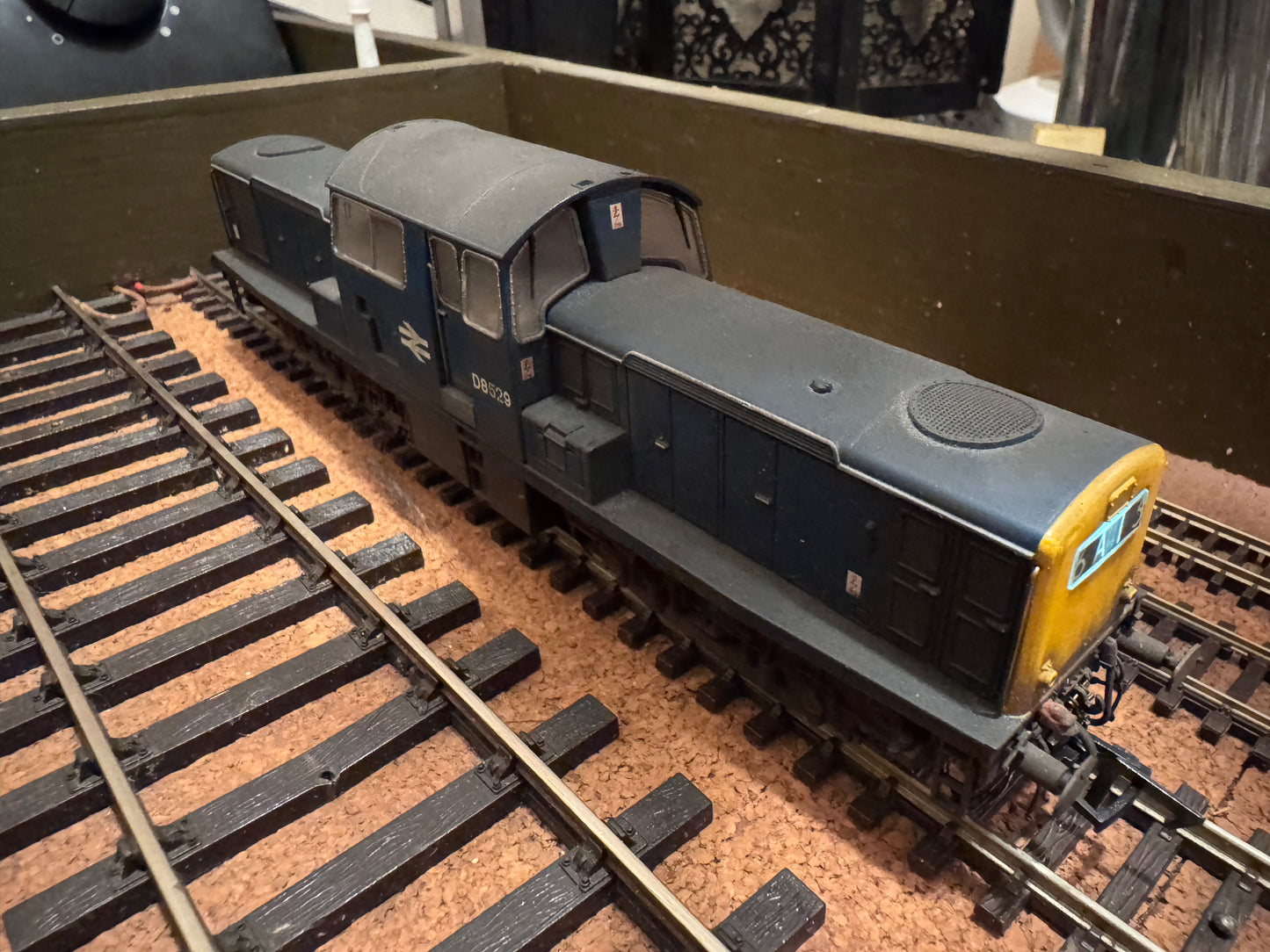 Heljan 17021 (OO) British Railways Class 17, No.D8529 in Pre TOPS Heavily Weathered BR Blue and Full Yellow ends. DCC Ready. 