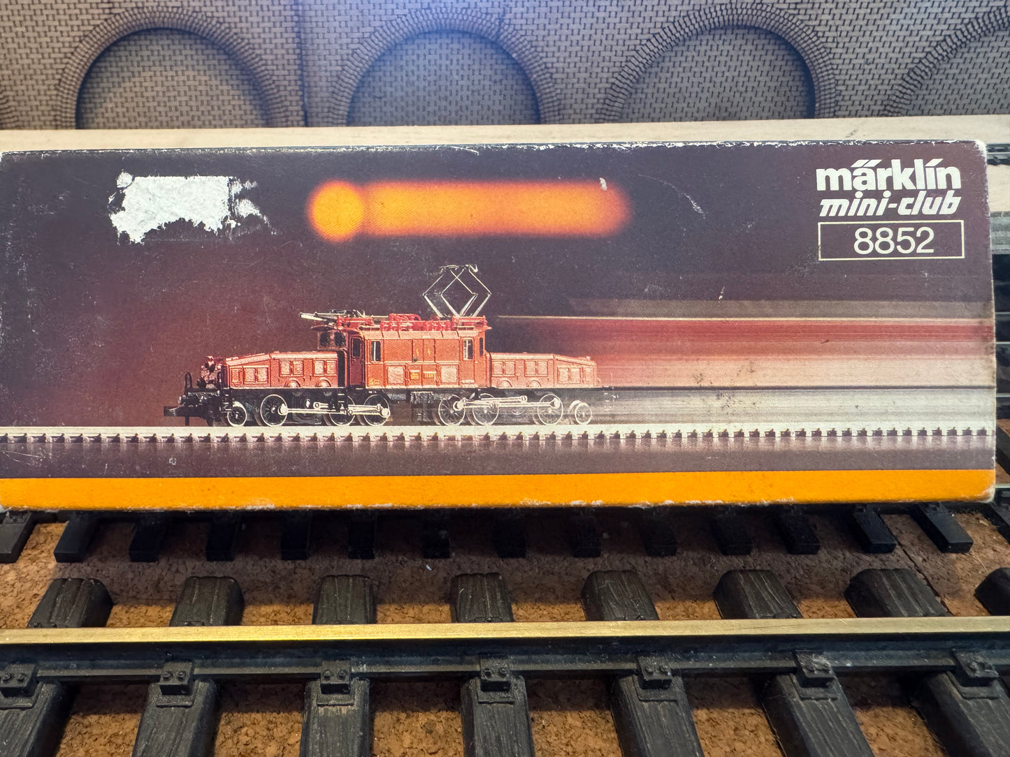 Marklin Mini Club 8852 (Z Gauge) Schweizerische Bundesbahnen, Ce 6/8 III No.14301 in SBB Livery.