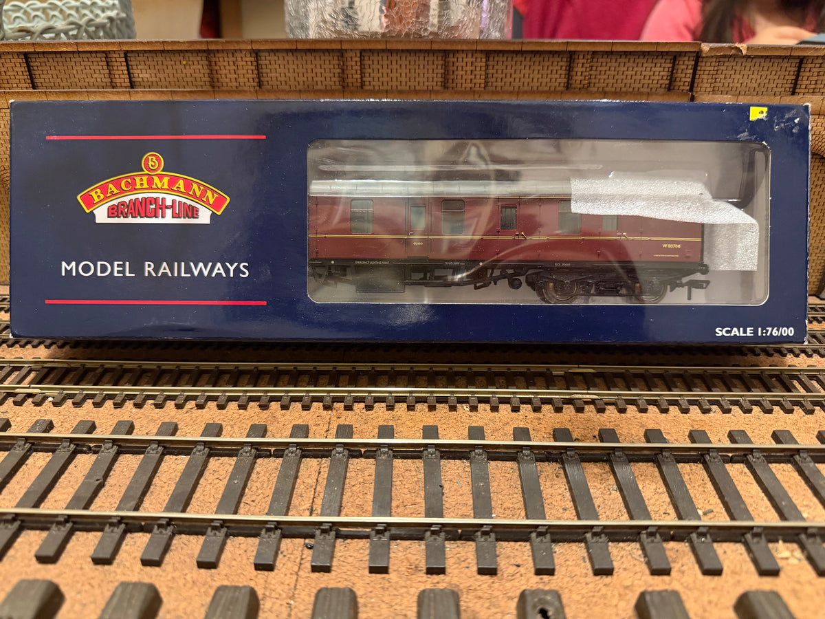 Bachmann 39-176C (OO) British Railways MK1, 57ft Full Brake No.W80708 in BR Maroon. 
