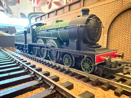 Hornby R1122 (OO) Ex GER, B12/3 No.8528 in London North Eastern Railway Apple Green 