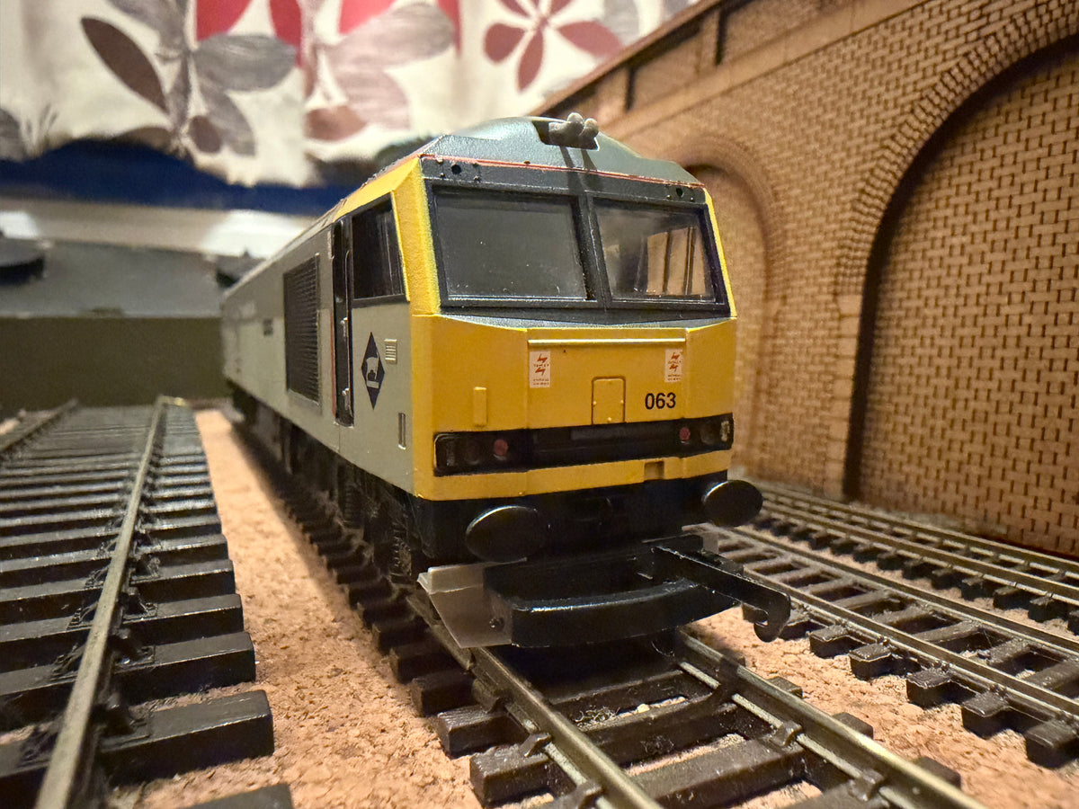 Lima 204768 (OO) British Rail Class 60 No.60063 “James Murray” in Transrail Grey